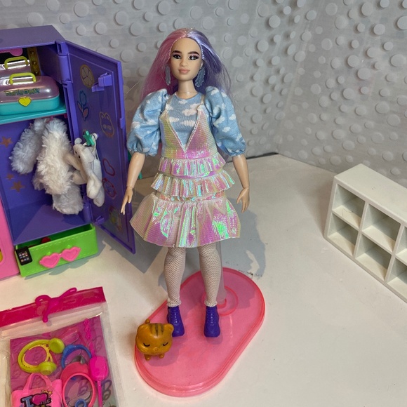 Barbie Extra 🕶️👜Surprise Fashion Playset & doll - Picture 5 of 16